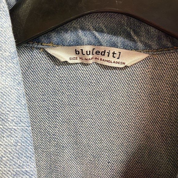 Blu(edit) Beautifully distressed denim jacket women’s size XL western wear - Picture 2 of 9